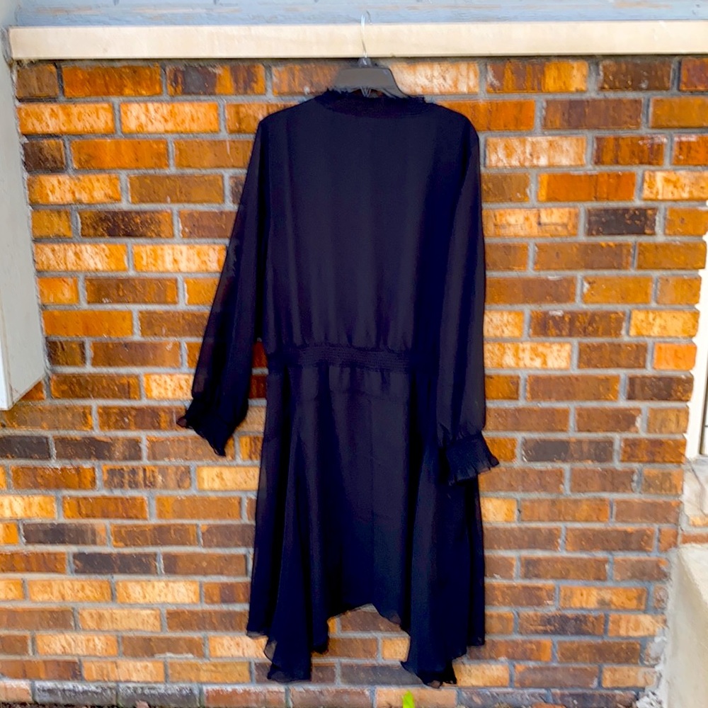 ADORABLE LITTLE BLACK DRESS! 🔥 - Picture 3 of 5
